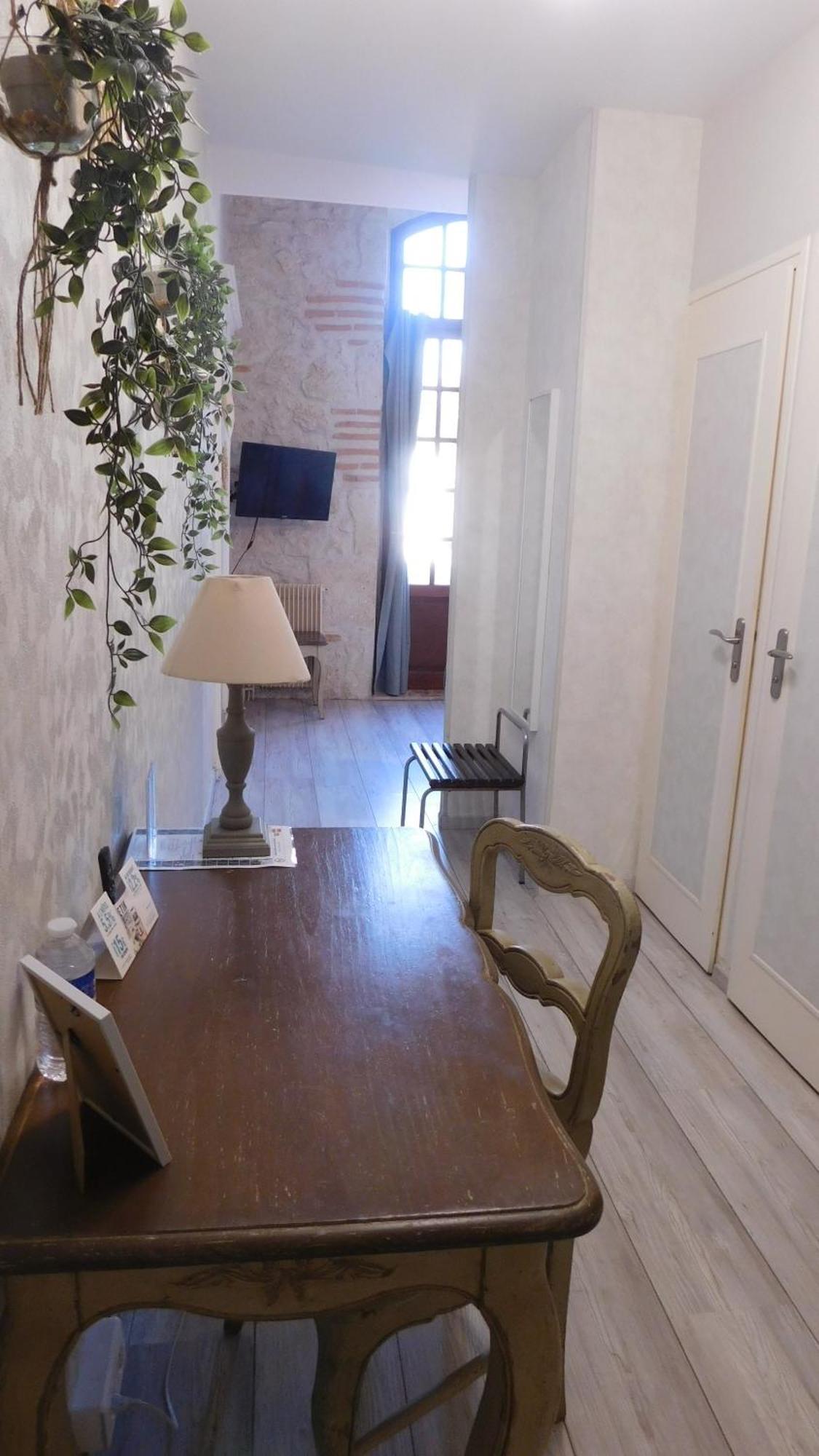Logis Hotel Le Prince Noir Sérignac-sur-Garonne Εξωτερικό φωτογραφία