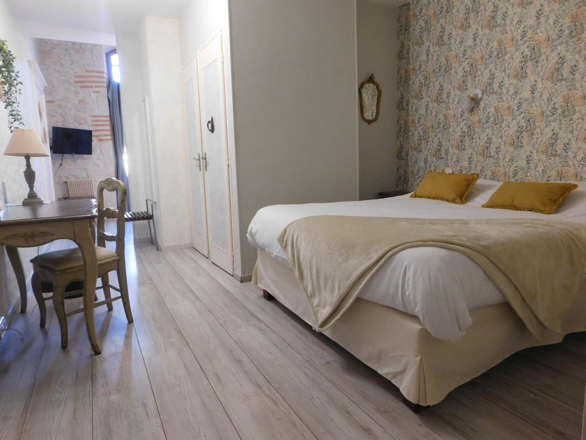 Logis Hotel Le Prince Noir Sérignac-sur-Garonne Εξωτερικό φωτογραφία