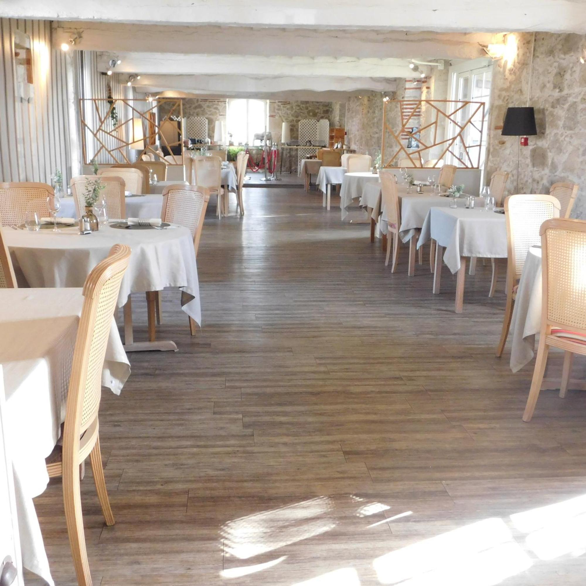 Logis Hotel Le Prince Noir Sérignac-sur-Garonne Εξωτερικό φωτογραφία