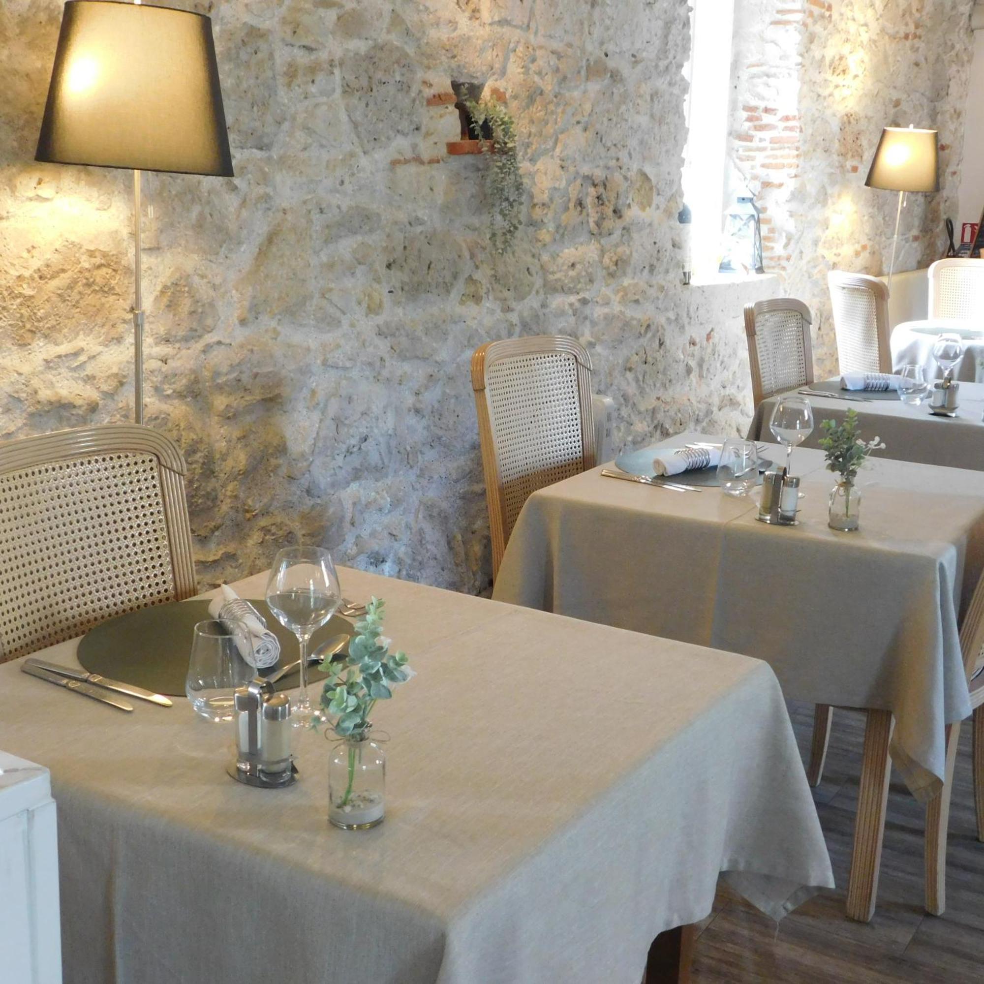 Logis Hotel Le Prince Noir Sérignac-sur-Garonne Εξωτερικό φωτογραφία