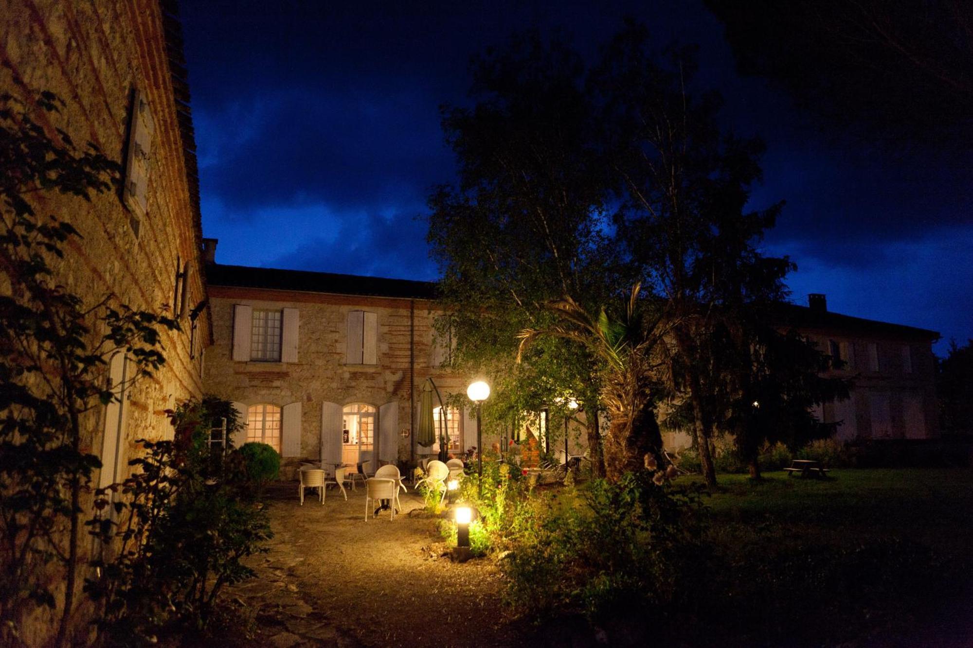 Logis Hotel Le Prince Noir Sérignac-sur-Garonne Εξωτερικό φωτογραφία