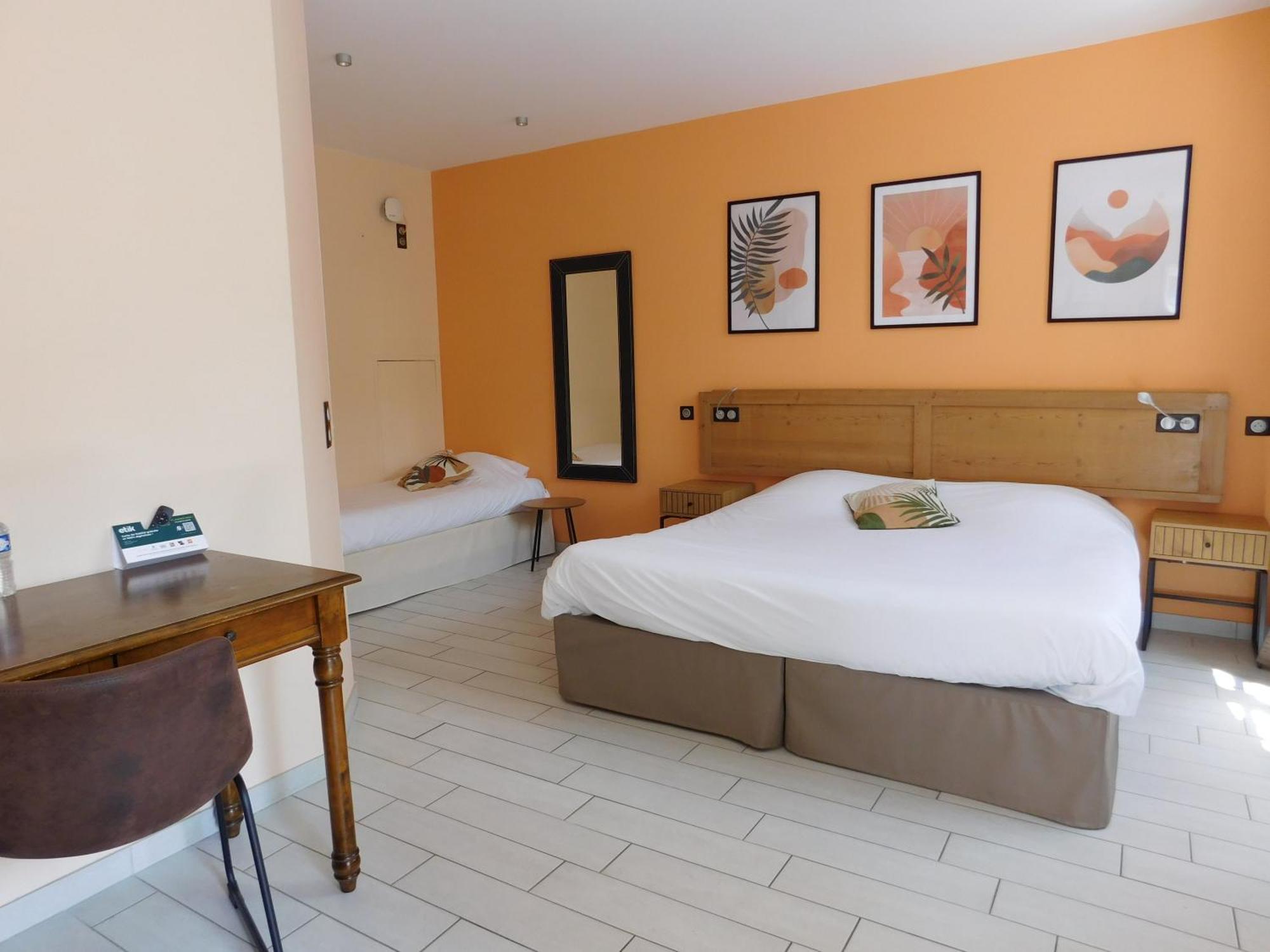Logis Hotel Le Prince Noir Sérignac-sur-Garonne Εξωτερικό φωτογραφία
