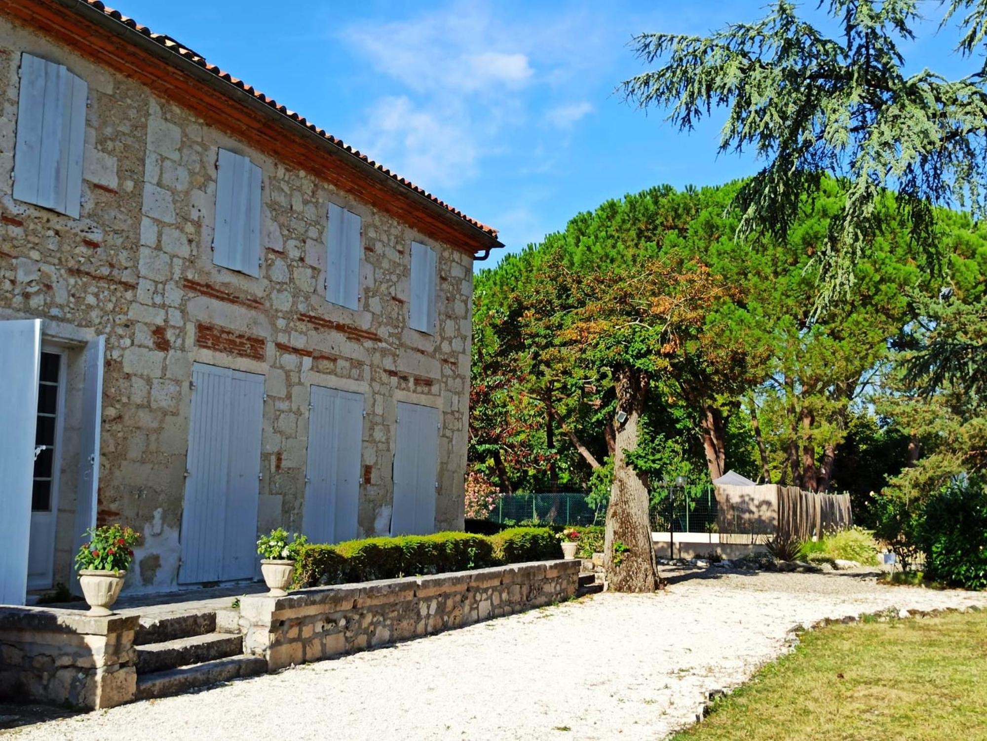Logis Hotel Le Prince Noir Sérignac-sur-Garonne Εξωτερικό φωτογραφία